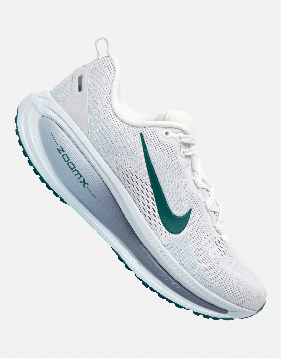 Women's Nike Vomero 18 Running Shoes in White/Blue | Size 7.5