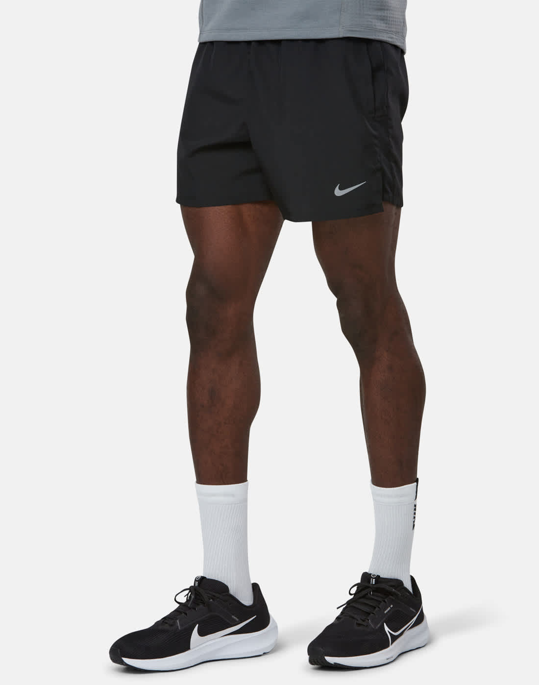 Men's Nike Challenger 5in Shorts in Black/Silver