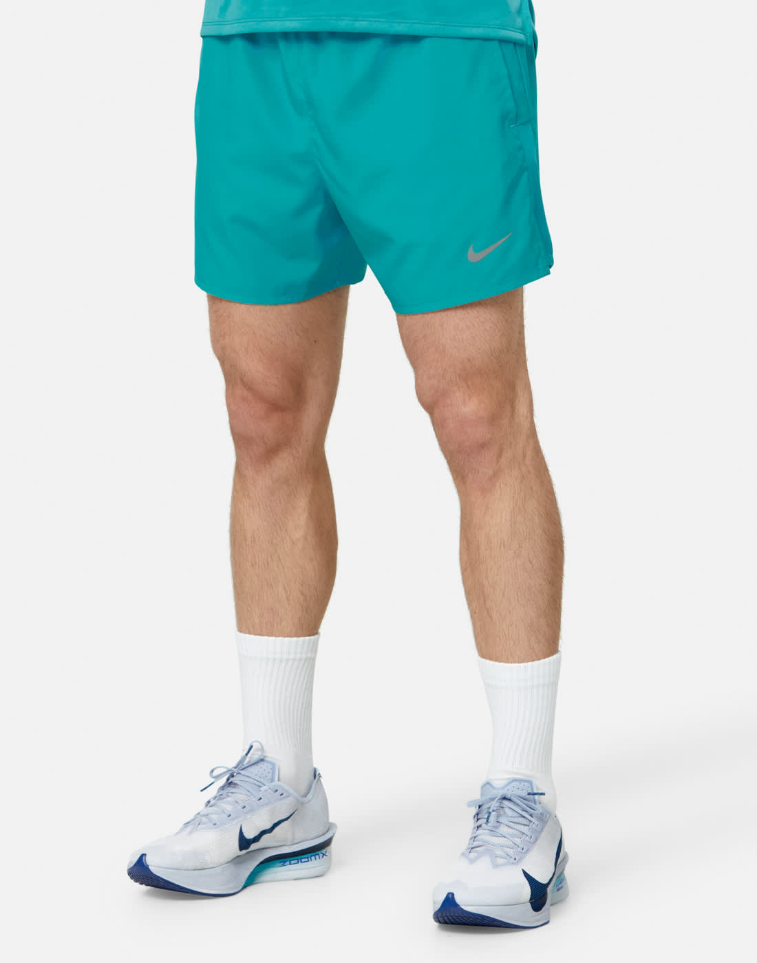 Men's Nike 5in Challenger Woven Shorts in Green/Silver | Small