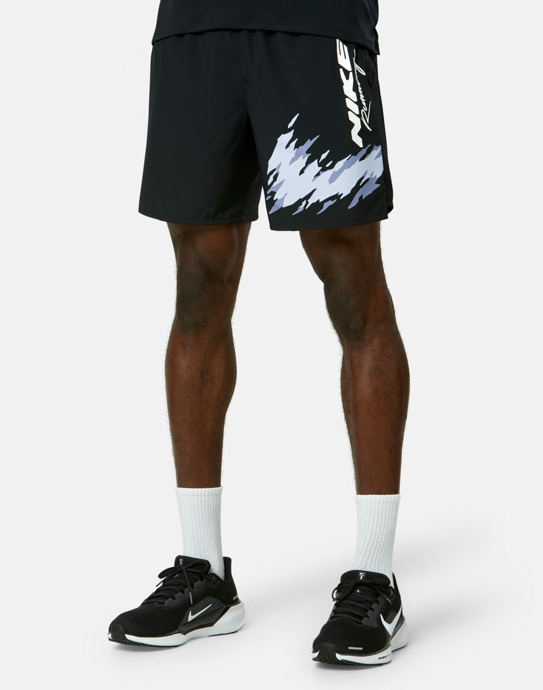 Men's Nike Energy Challenger 7in Shorts in Black | Large