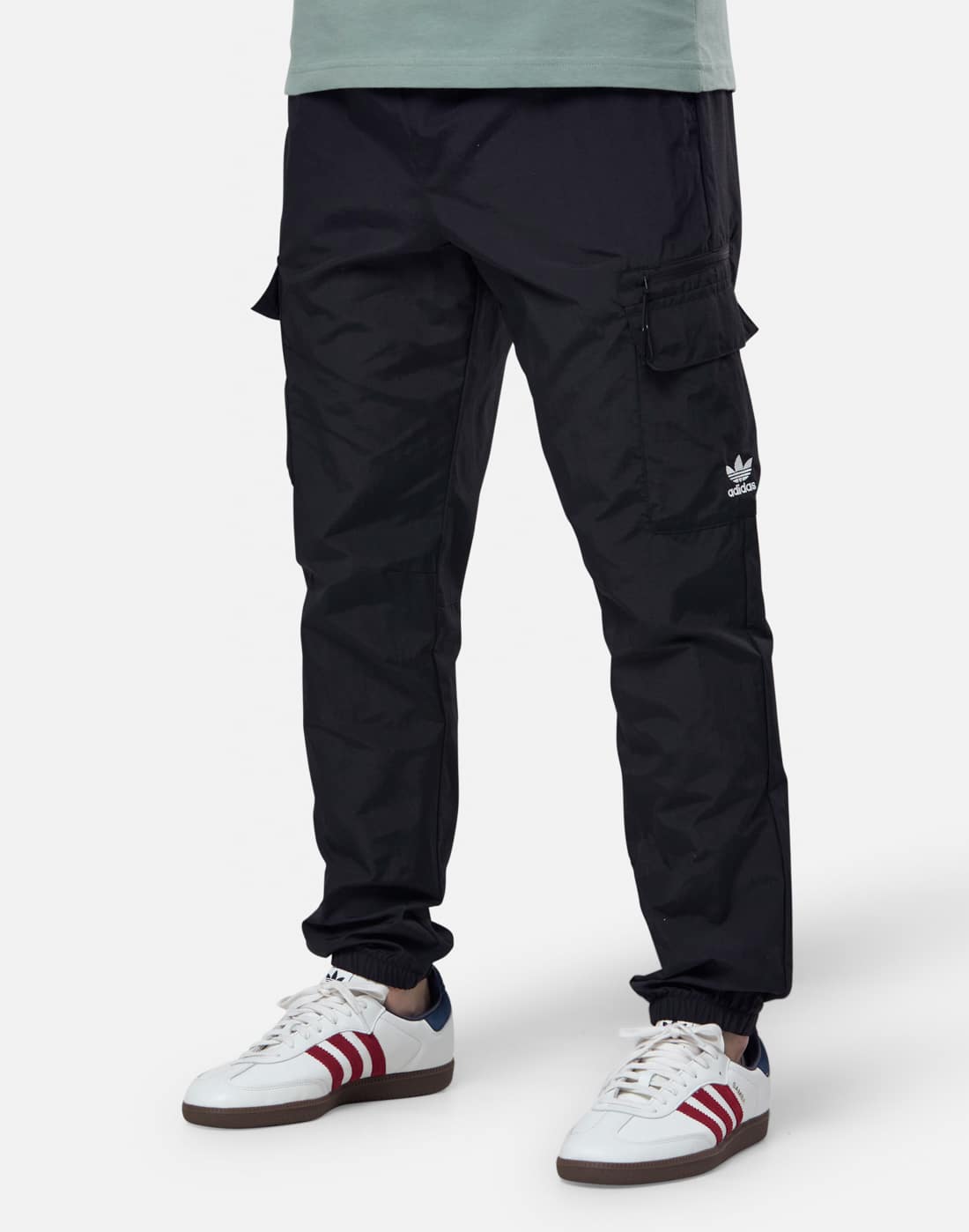 Men's Adidas Originals Essentails Woven Cargo Pants in Black | XS