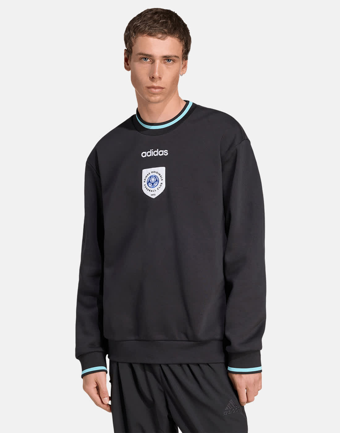 Men's Adidas Originals Sport Badge Crew Sweatshirt in Black | XL | Cotton