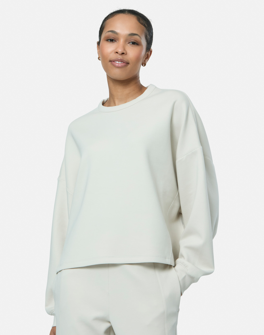 Women's Nike 24.7 Impossiblysoft Crew Neck Sweatshirt in Cream | XS