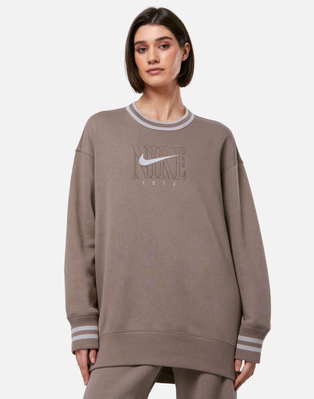 Women's Nike Phoenix Fleece Oversized Crew Neck Sweatshirt in Brown | XS