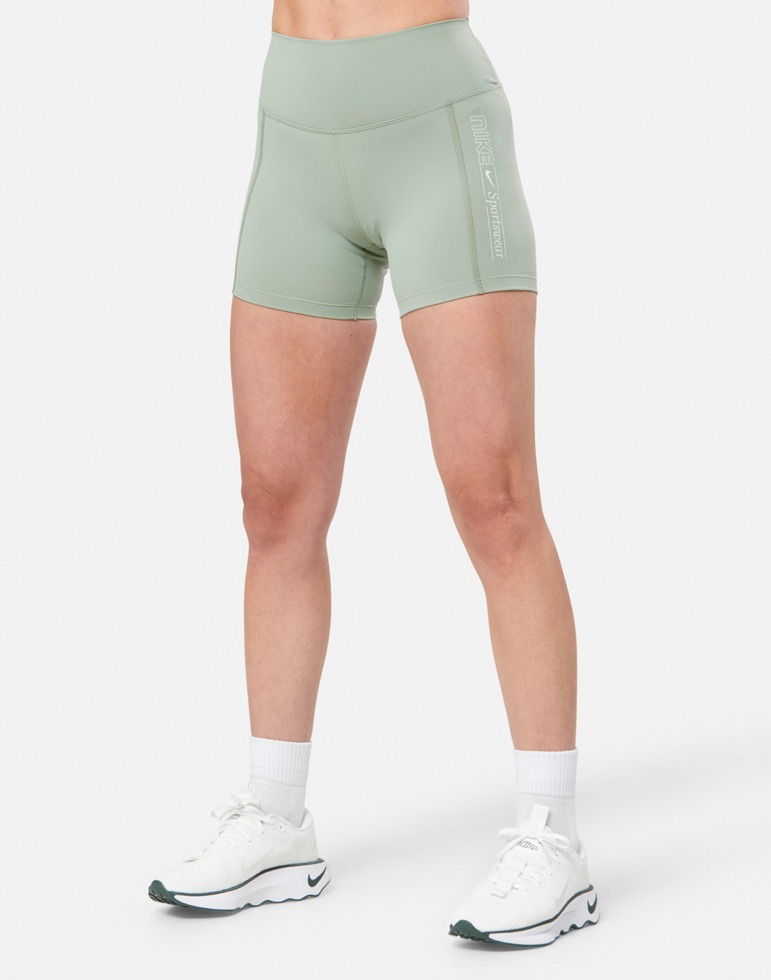 Women's Nike One 5in Shorts in Green | Medium