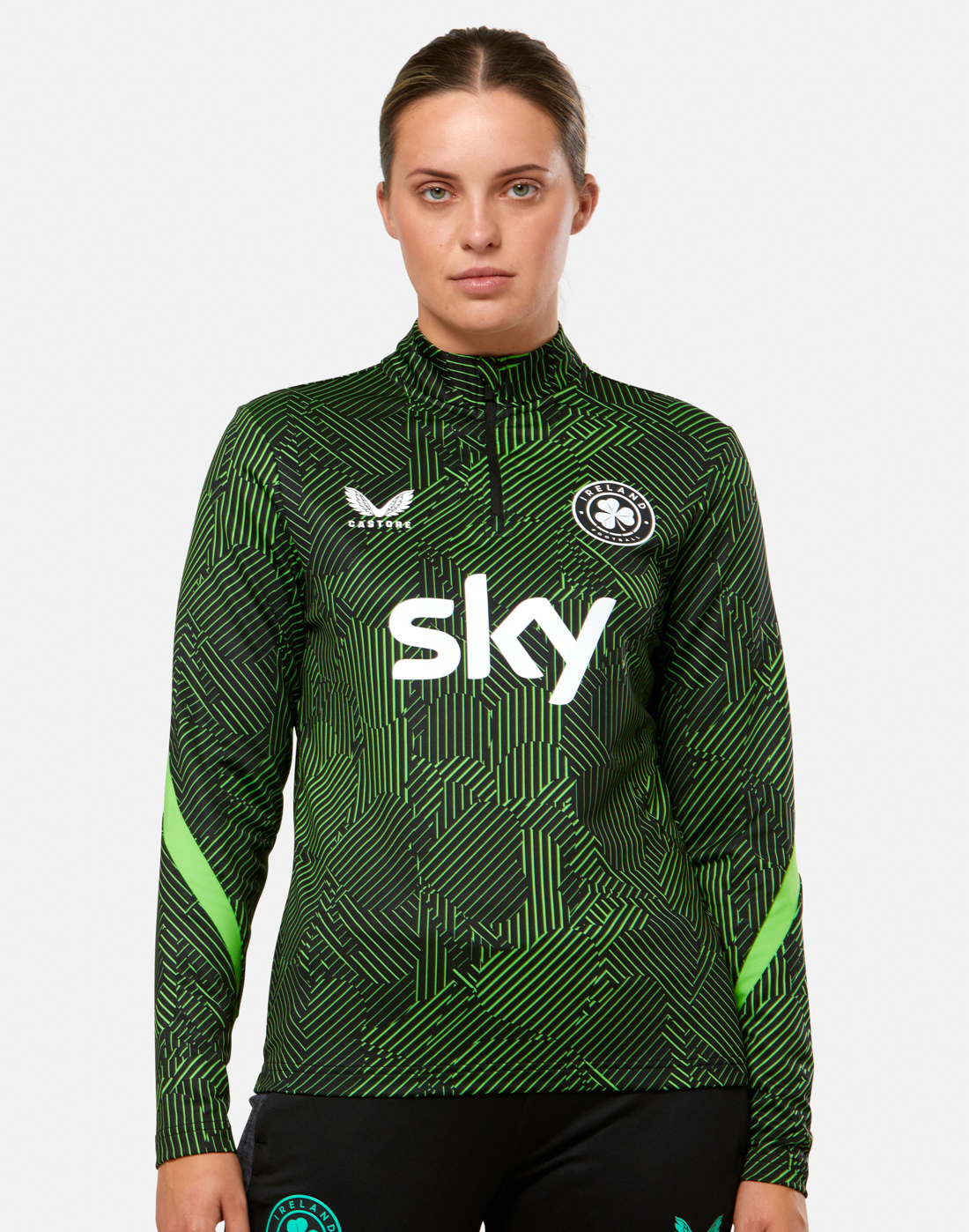 Women's Castore Ireland Pre Match Half Zip Top in Black | 2XL