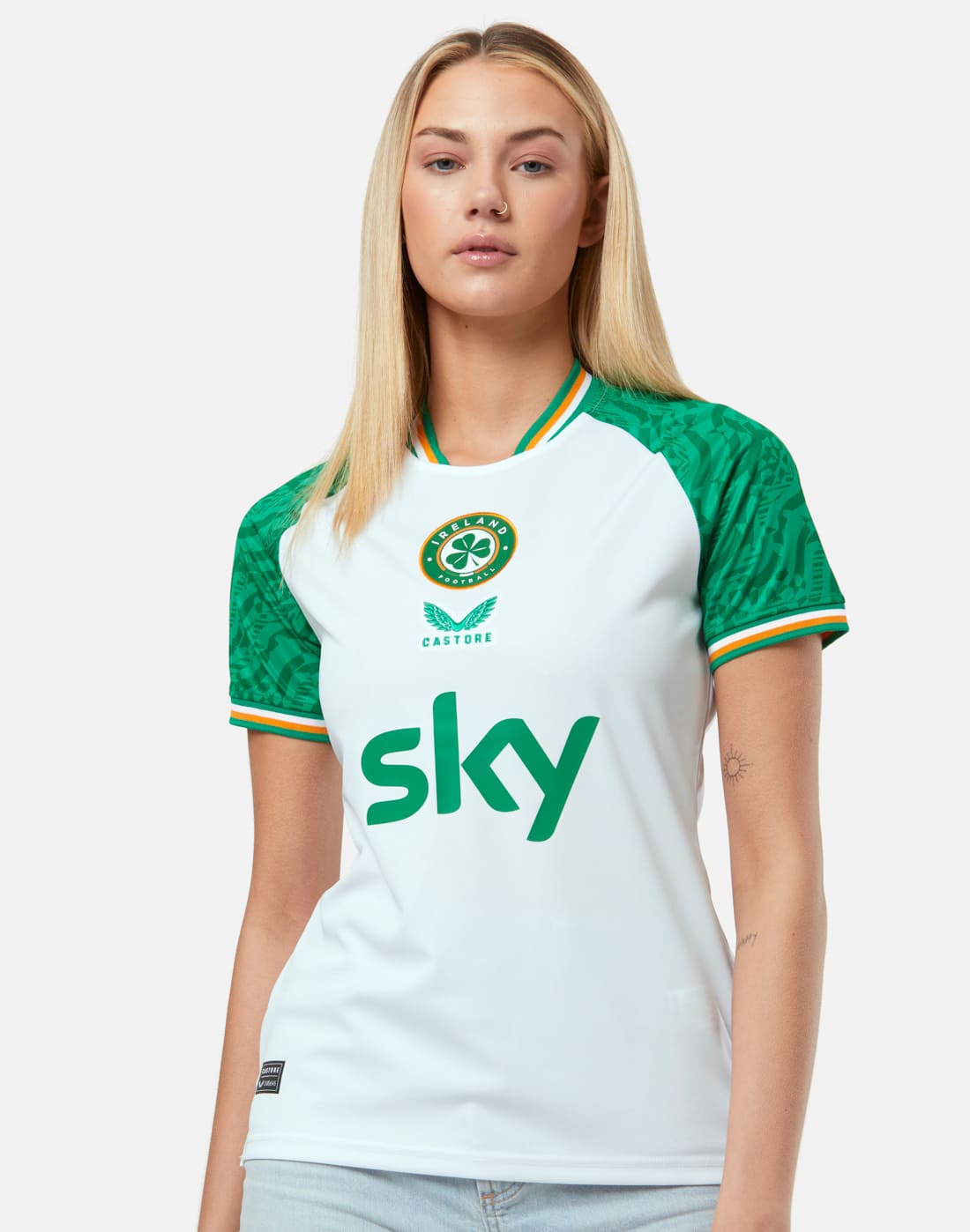 Castore Women's Ireland Third Jersey in White | XL