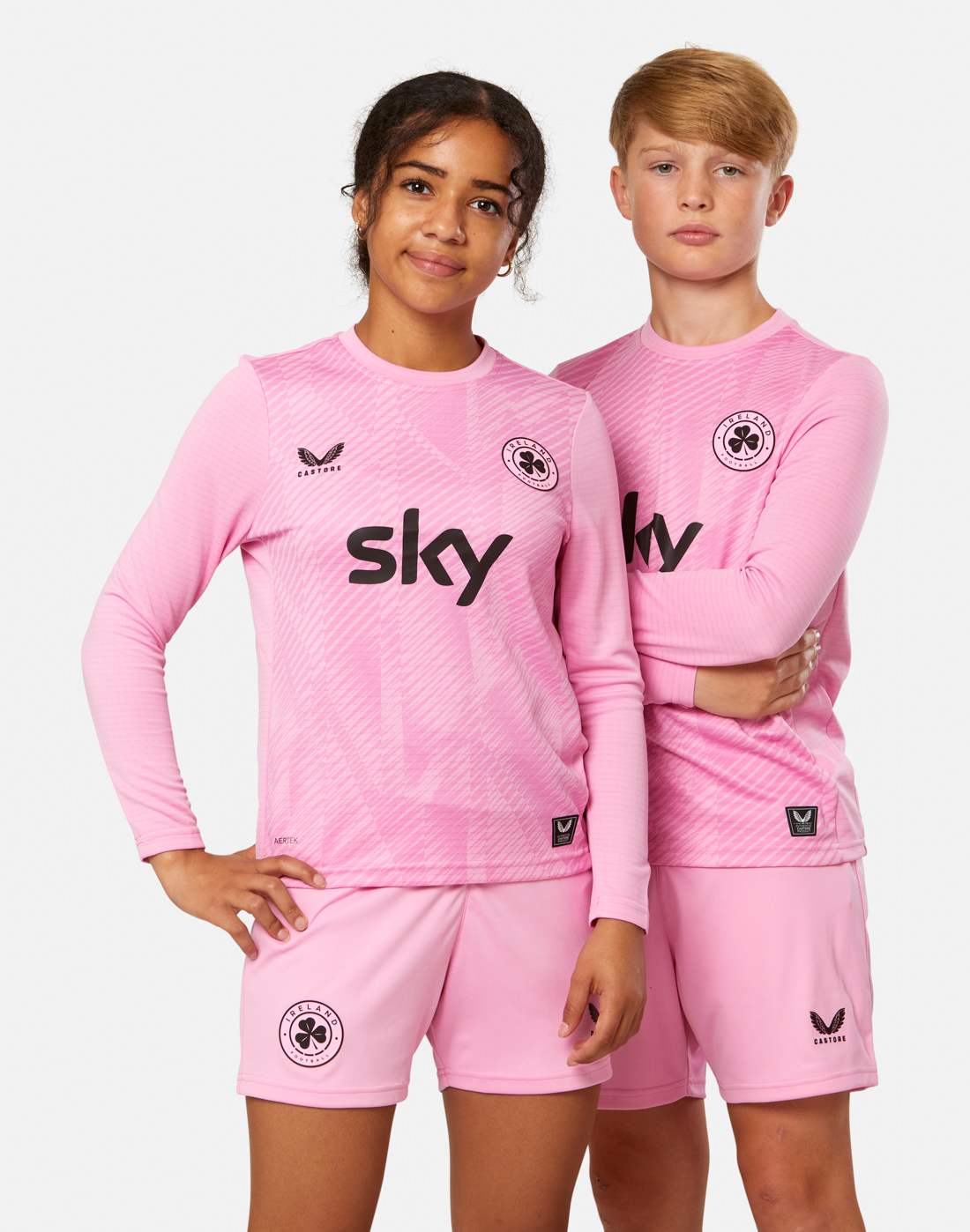 Kids' Castore Ireland Home Goalkeeper Jersey - Team in Pink | XS